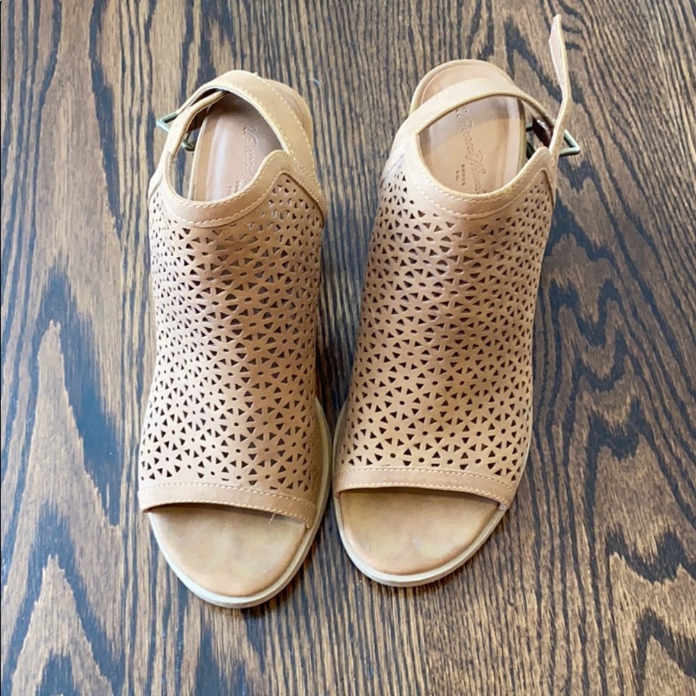 Target Heels - Picture 2 of 5